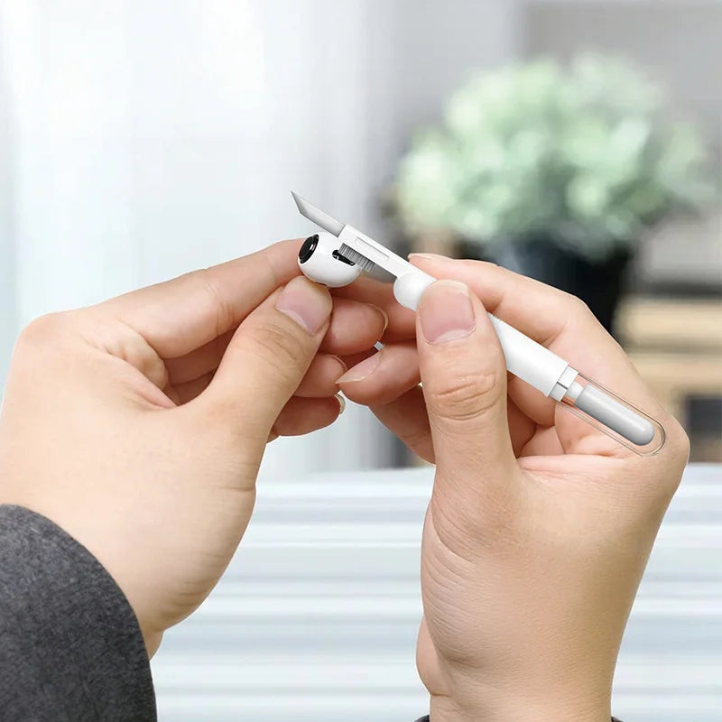 UT1 Multifunctional cleaning tool for digital devices